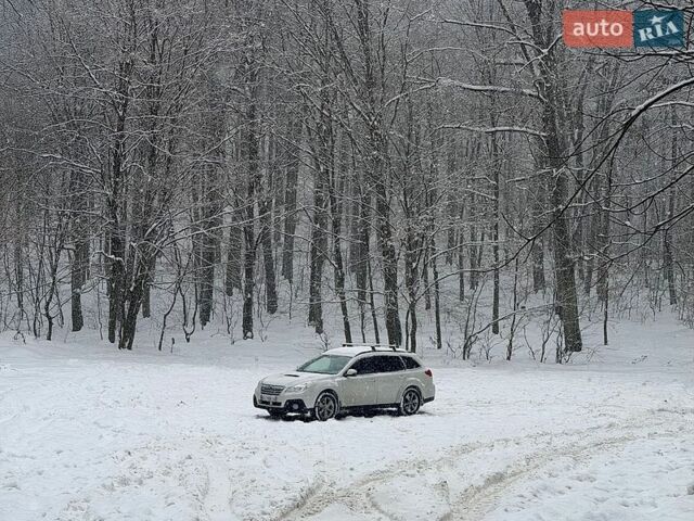 Білий Субару Аутбек, об'ємом двигуна 2 л та пробігом 198 тис. км за 11499 $, фото 1 на Automoto.ua