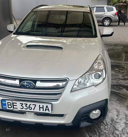 Білий Субару Аутбек, об'ємом двигуна 2 л та пробігом 305 тис. км за 10500 $, фото 1 на Automoto.ua