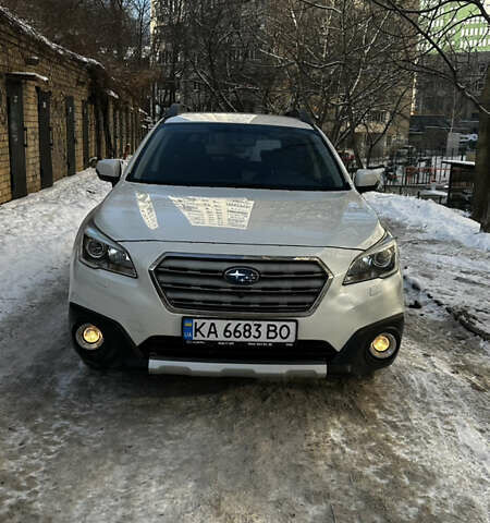 Белый Субару Аутбек, объемом двигателя 2.46 л и пробегом 217 тыс. км за 15000 $, фото 1 на Automoto.ua