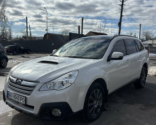 Білий Субару Аутбек, об'ємом двигуна 2 л та пробігом 247 тис. км за 12500 $, фото 1 на Automoto.ua