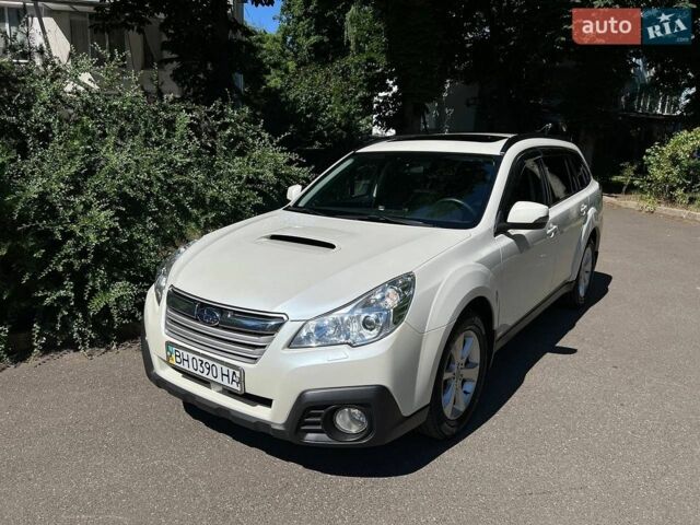 Белый Субару Аутбек, объемом двигателя 2 л и пробегом 179 тыс. км за 12500 $, фото 1 на Automoto.ua