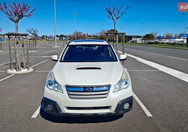 Белый Субару Аутбек, объемом двигателя 2 л и пробегом 147 тыс. км за 13000 $, фото 1 на Automoto.ua