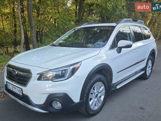 Белый Субару Аутбек, объемом двигателя 2.5 л и пробегом 116 тыс. км за 18900 $, фото 1 на Automoto.ua