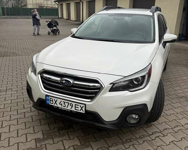 Белый Субару Аутбек, объемом двигателя 2.5 л и пробегом 65 тыс. км за 24000 $, фото 1 на Automoto.ua