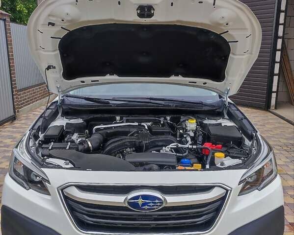 Білий Субару Аутбек, об'ємом двигуна 2.5 л та пробігом 14 тис. км за 20300 $, фото 1 на Automoto.ua