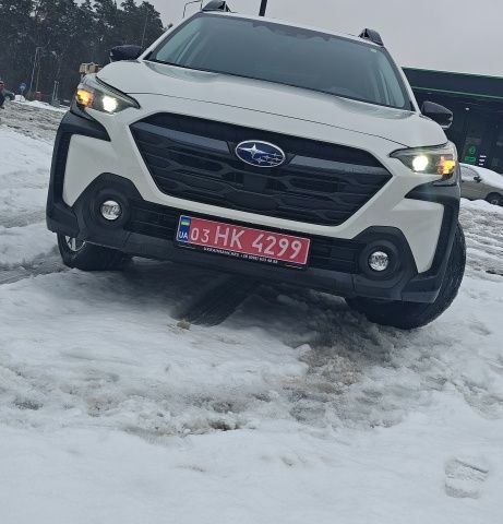 Белый Субару Аутбек, объемом двигателя 0 л и пробегом 39 тыс. км за 26500 $, фото 1 на Automoto.ua