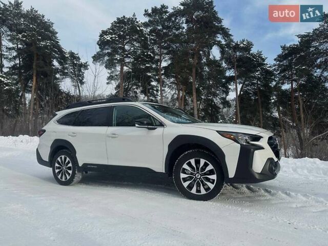 Белый Субару Аутбек, объемом двигателя 2.5 л и пробегом 23 тыс. км за 27400 $, фото 1 на Automoto.ua
