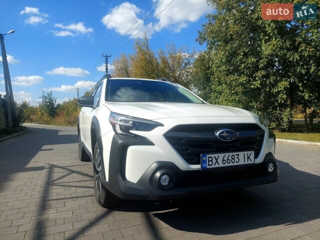 Белый Субару Аутбек, объемом двигателя 2.5 л и пробегом 23 тыс. км за 26499 $, фото 1 на Automoto.ua