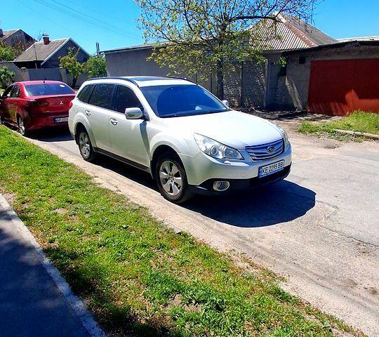 Білий Субару Аутбек, об'ємом двигуна 2.5 л та пробігом 0 тис. км за 9500 $, фото 1 на Automoto.ua