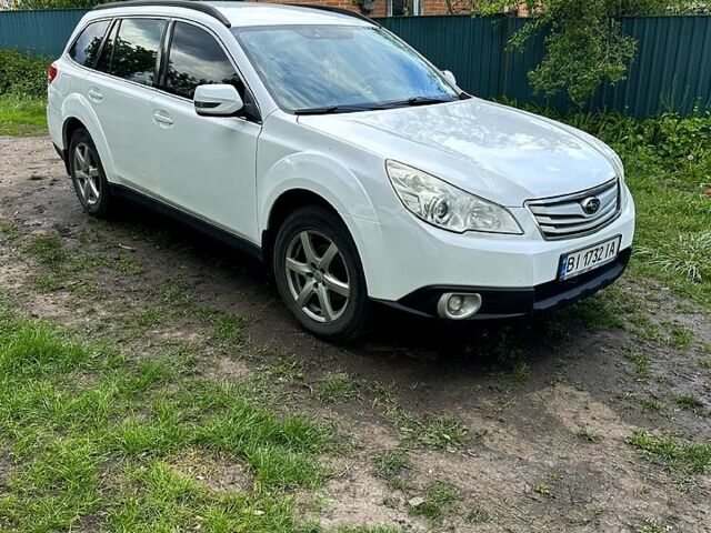 Белый Субару Аутбек, объемом двигателя 2.5 л и пробегом 114 тыс. км за 10000 $, фото 1 на Automoto.ua