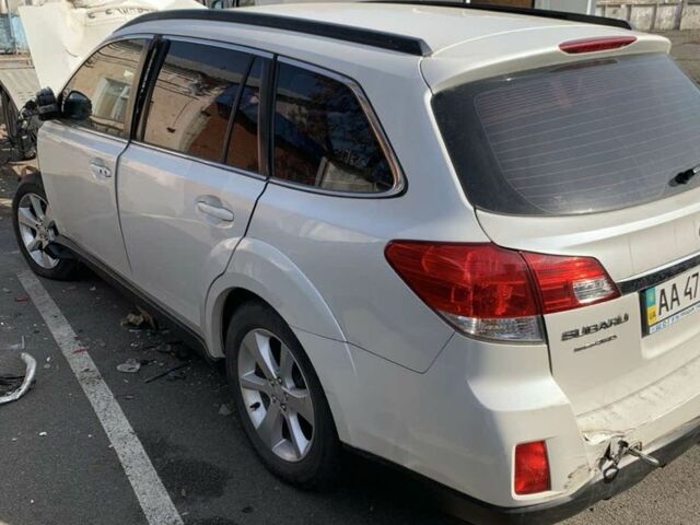 Белый Субару Аутбек, объемом двигателя 0 л и пробегом 100 тыс. км за 2267 $, фото 1 на Automoto.ua