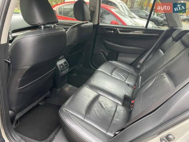 Бежевый Субару Аутбек, объемом двигателя 2.5 л и пробегом 199 тыс. км за 16500 $, фото 1 на Automoto.ua