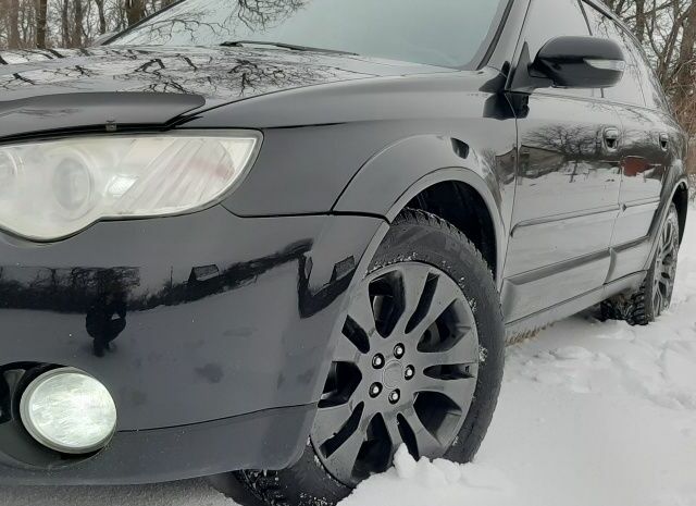 Чорний Субару Аутбек, об'ємом двигуна 3 л та пробігом 200 тис. км за 9100 $, фото 1 на Automoto.ua