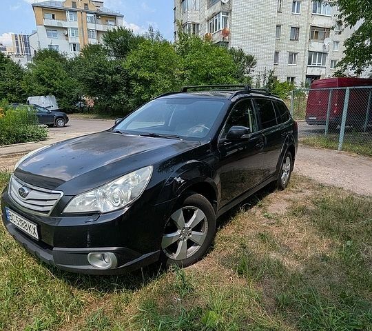 Чорний Субару Аутбек, об'ємом двигуна 2.46 л та пробігом 256 тис. км за 9000 $, фото 1 на Automoto.ua