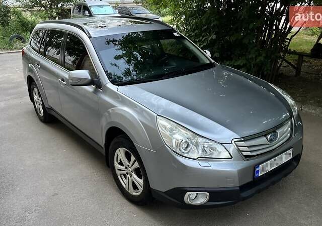 Субару Аутбек, объемом двигателя 2.46 л и пробегом 180 тыс. км за 9900 $, фото 1 на Automoto.ua