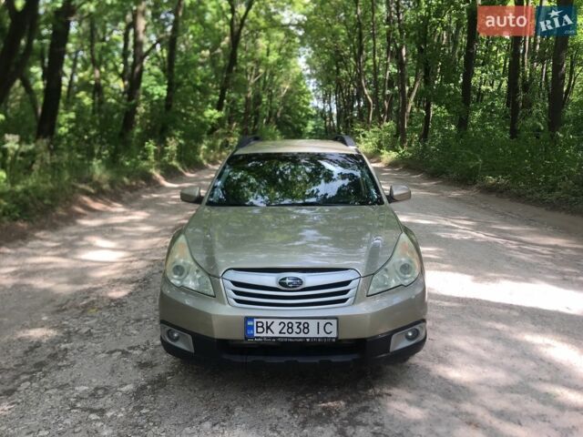 Жовтий Субару Аутбек, об'ємом двигуна 2.46 л та пробігом 300 тис. км за 7000 $, фото 1 на Automoto.ua