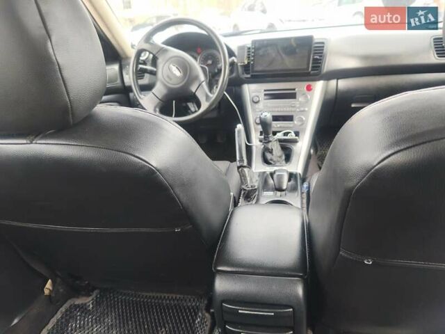 Сірий Субару Аутбек, об'ємом двигуна 2.5 л та пробігом 300 тис. км за 7300 $, фото 1 на Automoto.ua