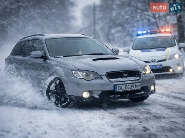 Серый Субару Аутбек, объемом двигателя 2.5 л и пробегом 330 тыс. км за 5500 $, фото 1 на Automoto.ua