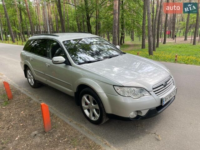 Сірий Субару Аутбек, об'ємом двигуна 3 л та пробігом 212 тис. км за 8800 $, фото 1 на Automoto.ua