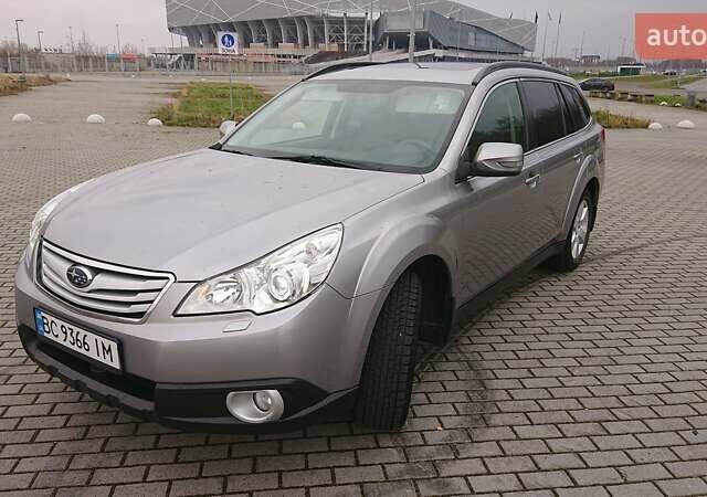 Сірий Субару Аутбек, об'ємом двигуна 2.46 л та пробігом 250 тис. км за 8100 $, фото 1 на Automoto.ua