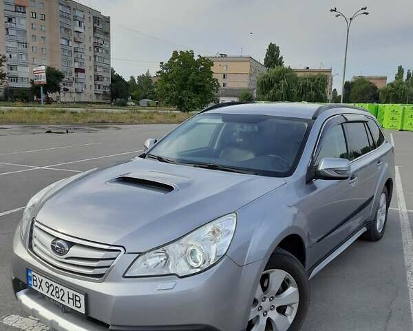 Серый Субару Аутбек, объемом двигателя 2 л и пробегом 245 тыс. км за 8300 $, фото 1 на Automoto.ua