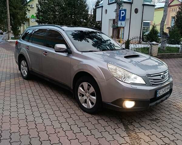 Сірий Субару Аутбек, об'ємом двигуна 2 л та пробігом 221 тис. км за 7999 $, фото 1 на Automoto.ua
