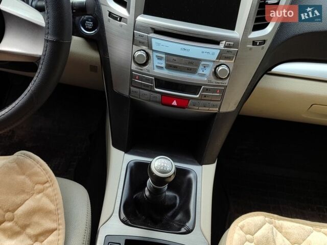 Серый Субару Аутбек, объемом двигателя 2 л и пробегом 270 тыс. км за 4000 $, фото 1 на Automoto.ua