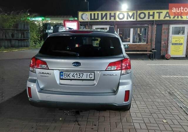 Серый Субару Аутбек, объемом двигателя 2.46 л и пробегом 280 тыс. км за 7500 $, фото 1 на Automoto.ua