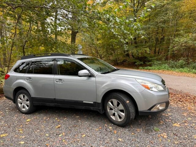 Серый Субару Аутбек, объемом двигателя 0 л и пробегом 270 тыс. км за 9500 $, фото 1 на Automoto.ua