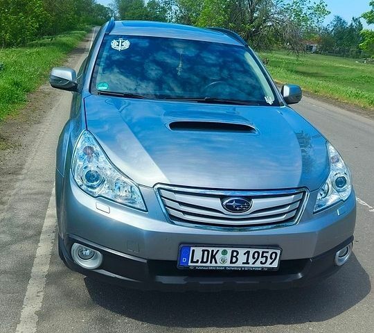 Сірий Субару Аутбек, об'ємом двигуна 2 л та пробігом 250 тис. км за 6000 $, фото 1 на Automoto.ua
