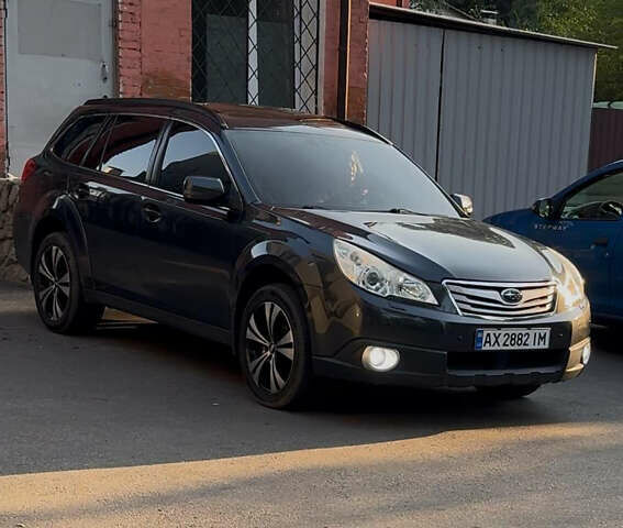 Серый Субару Аутбек, объемом двигателя 2.5 л и пробегом 250 тыс. км за 9700 $, фото 1 на Automoto.ua