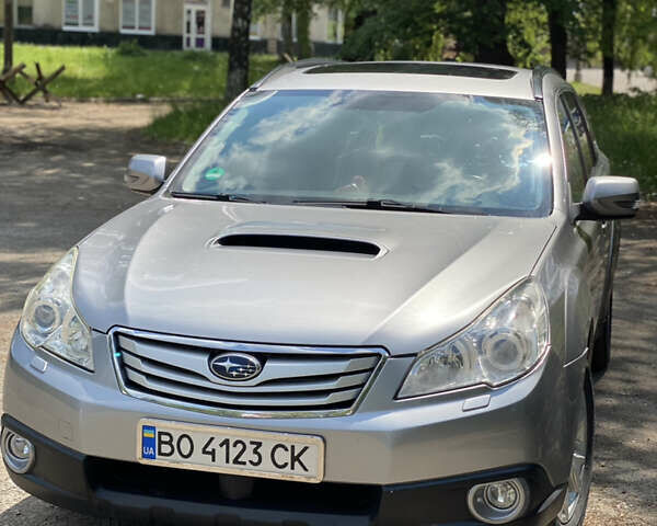 Сірий Субару Аутбек, об'ємом двигуна 2 л та пробігом 160 тис. км за 9500 $, фото 1 на Automoto.ua