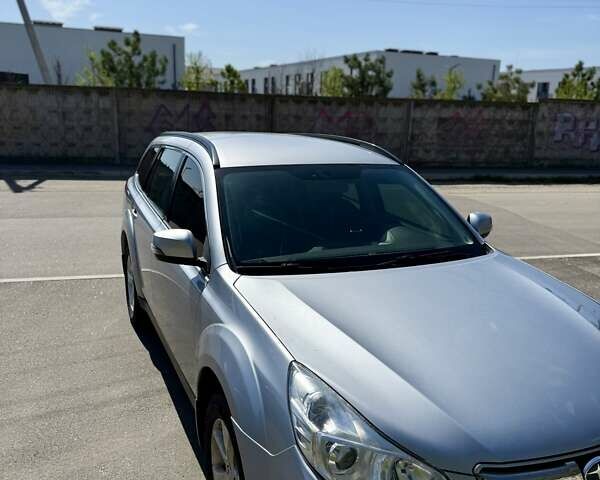 Сірий Субару Аутбек, об'ємом двигуна 2.46 л та пробігом 180 тис. км за 9500 $, фото 1 на Automoto.ua