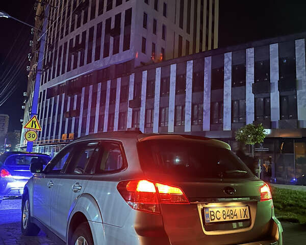 Сірий Субару Аутбек, об'ємом двигуна 2.46 л та пробігом 196 тис. км за 10499 $, фото 1 на Automoto.ua