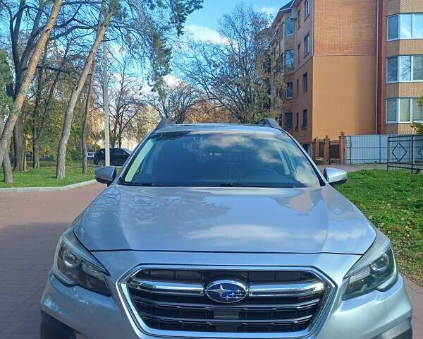 Серый Субару Аутбек, объемом двигателя 2.5 л и пробегом 104 тыс. км за 18000 $, фото 1 на Automoto.ua