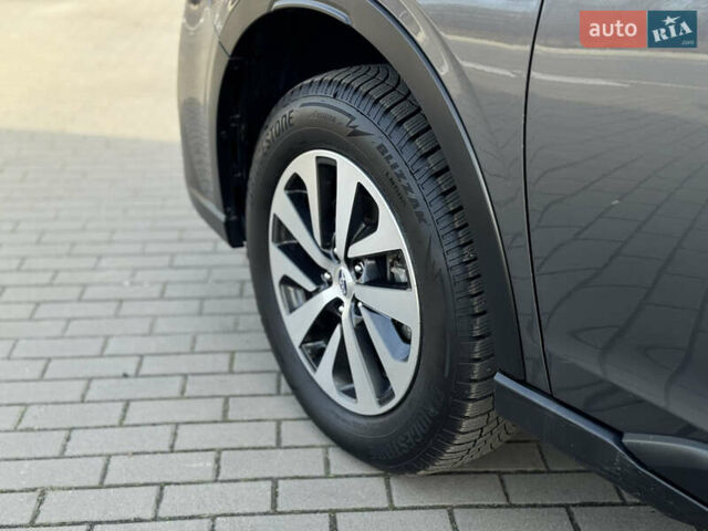 Серый Субару Аутбек, объемом двигателя 2.5 л и пробегом 31 тыс. км за 19900 $, фото 1 на Automoto.ua