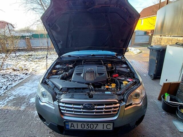 Сірий Субару Аутбек, об'ємом двигуна 3 л та пробігом 212 тис. км за 7000 $, фото 1 на Automoto.ua
