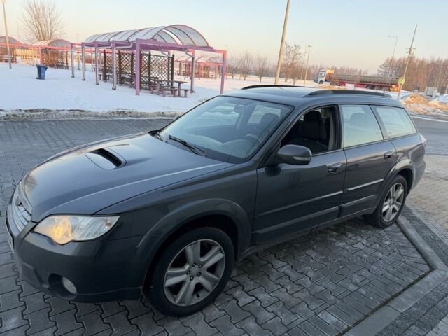 Серый Субару Аутбек, объемом двигателя 2 л и пробегом 303 тыс. км за 3500 $, фото 1 на Automoto.ua