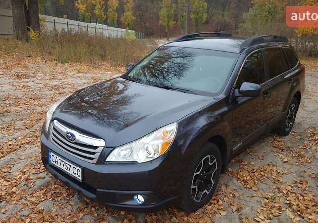 Синий Субару Аутбек, объемом двигателя 2.5 л и пробегом 300 тыс. км за 8300 $, фото 1 на Automoto.ua