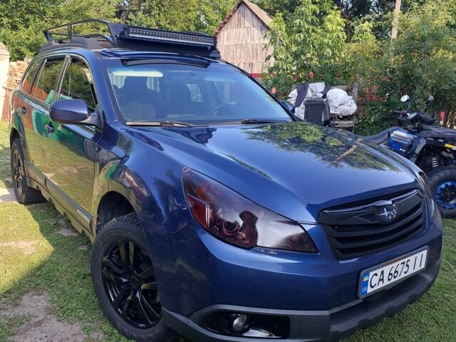 Синий Субару Аутбек, объемом двигателя 2.5 л и пробегом 300 тыс. км за 7500 $, фото 1 на Automoto.ua