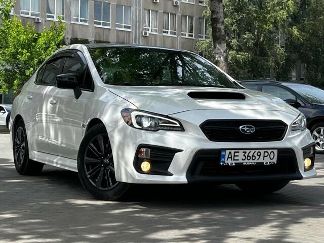 Белый Субару ВРХ, объемом двигателя 2 л и пробегом 140 тыс. км за 16900 $, фото 1 на Automoto.ua