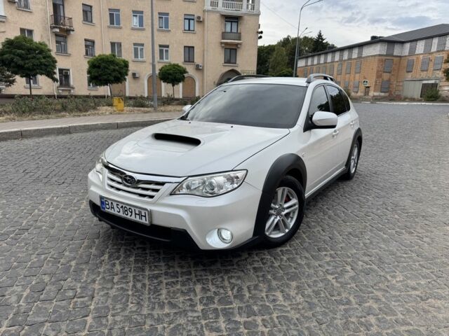 Белый Субару Impreza XV, объемом двигателя 2 л и пробегом 240 тыс. км за 9999 $, фото 1 на Automoto.ua