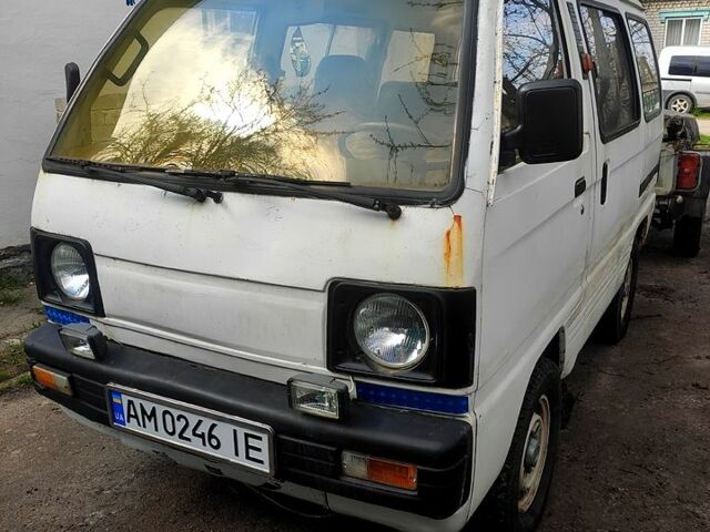 Белый Сузуки Карри, объемом двигателя 1 л и пробегом 200 тыс. км за 2600 $, фото 1 на Automoto.ua
