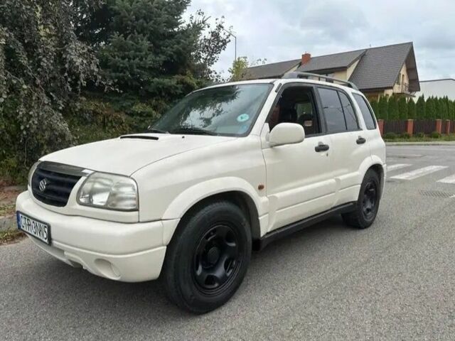 Белый Сузуки Гранд Витара, объемом двигателя 2 л и пробегом 320 тыс. км за 4000 $, фото 1 на Automoto.ua