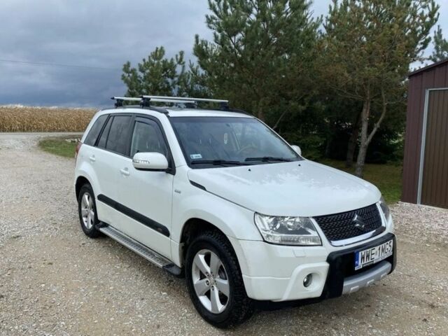 Белый Сузуки Гранд Витара, объемом двигателя 2.2 л и пробегом 246 тыс. км за 3450 $, фото 1 на Automoto.ua