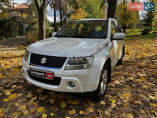 Білий Сузукі Гранд Вітара, об'ємом двигуна 2.4 л та пробігом 193 тис. км за 10440 $, фото 1 на Automoto.ua