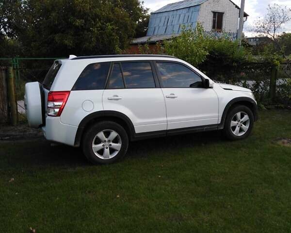 Белый Сузуки Гранд Витара, объемом двигателя 2.4 л и пробегом 119 тыс. км за 12800 $, фото 1 на Automoto.ua