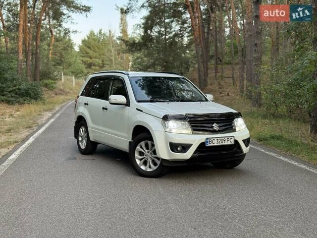 Белый Сузуки Гранд Витара, объемом двигателя 2.39 л и пробегом 251 тыс. км за 9800 $, фото 1 на Automoto.ua
