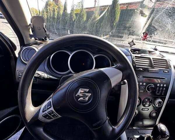 Бежевый Сузуки Гранд Витара, объемом двигателя 2 л и пробегом 299 тыс. км за 6300 $, фото 1 на Automoto.ua