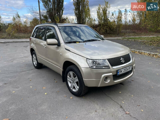 Бежевий Сузукі Гранд Вітара, об'ємом двигуна 2 л та пробігом 302 тис. км за 5300 $, фото 1 на Automoto.ua